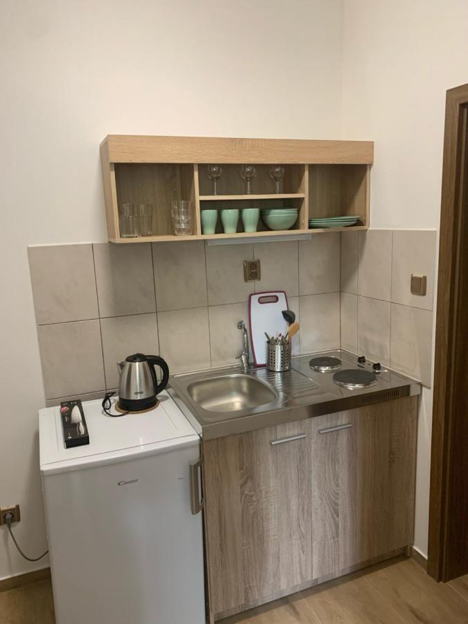 Cafe De La Creme Hotel Kuzelov Екстериор снимка