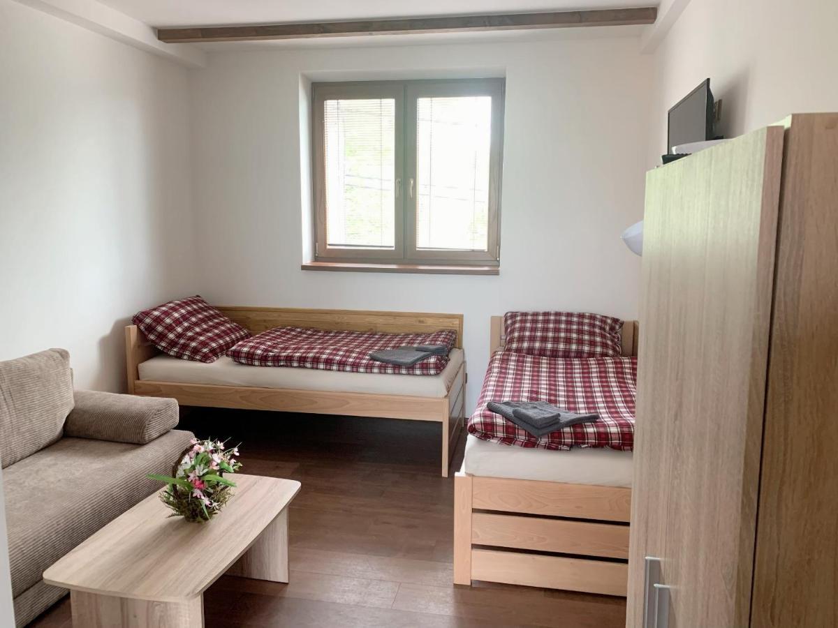 Cafe De La Creme Hotel Kuzelov Екстериор снимка