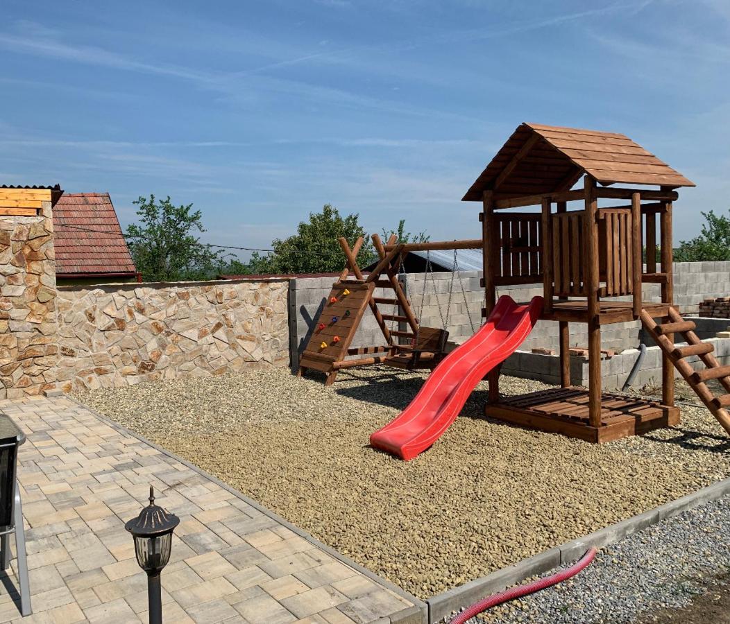 Cafe De La Creme Hotel Kuzelov Екстериор снимка